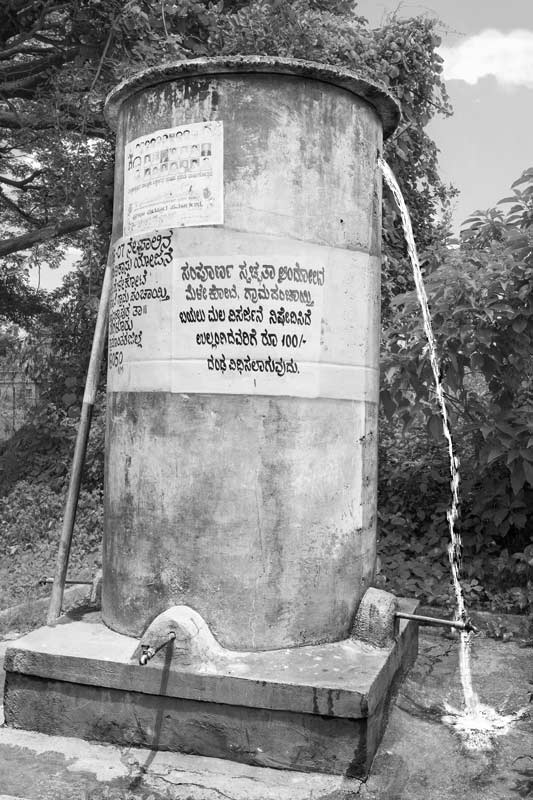 Integrated Solution for Rural Drinking Water Challenges - Groundwater being wasted due to poor maintenance of a water tank in Chikaballapur district, Karnataka